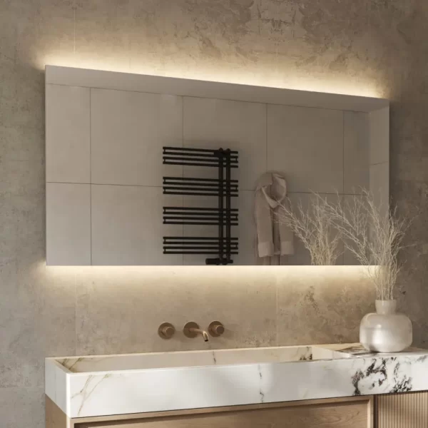 Smuk badeværelsesspejl med baggrundsbelysning top og bund 140x60 cm