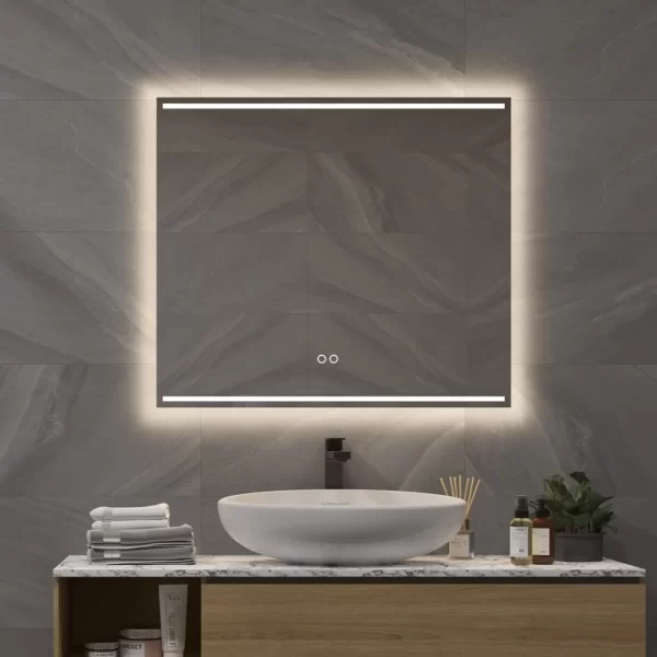 Elegant badeværelsesspejl med vandret led lys top og bund og antidug 80x70 cm