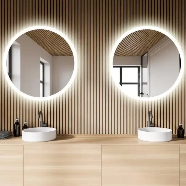 Smuk badevaerelse sandra rundt spejl med led lys i kanten